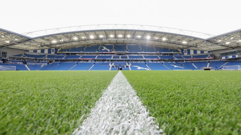 Brighton & Hove Albion - Play on The Pitch